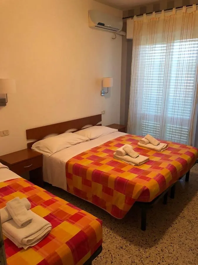 Hotel Hollywood Riccione 2*,